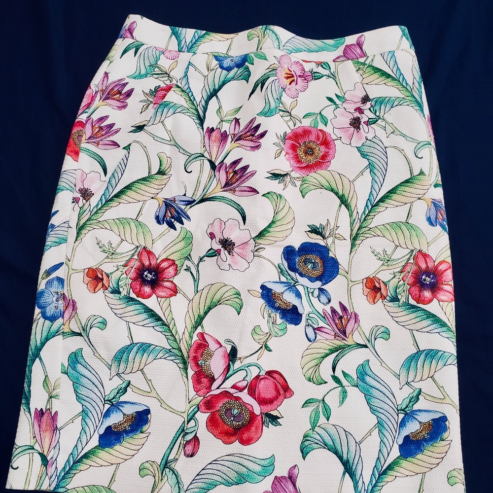 Ann Taylor Floral Pencil Skirt - Picture 5 of 12